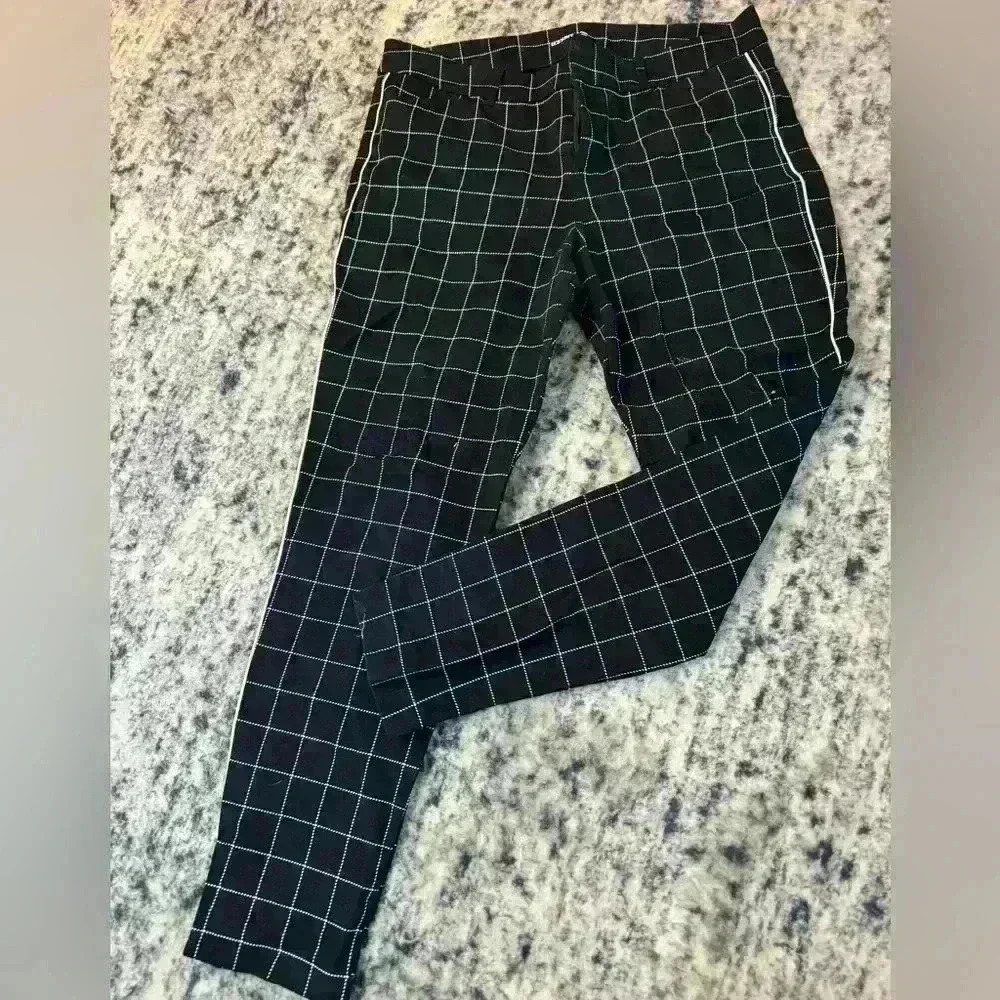 Super cute black and white dress pants